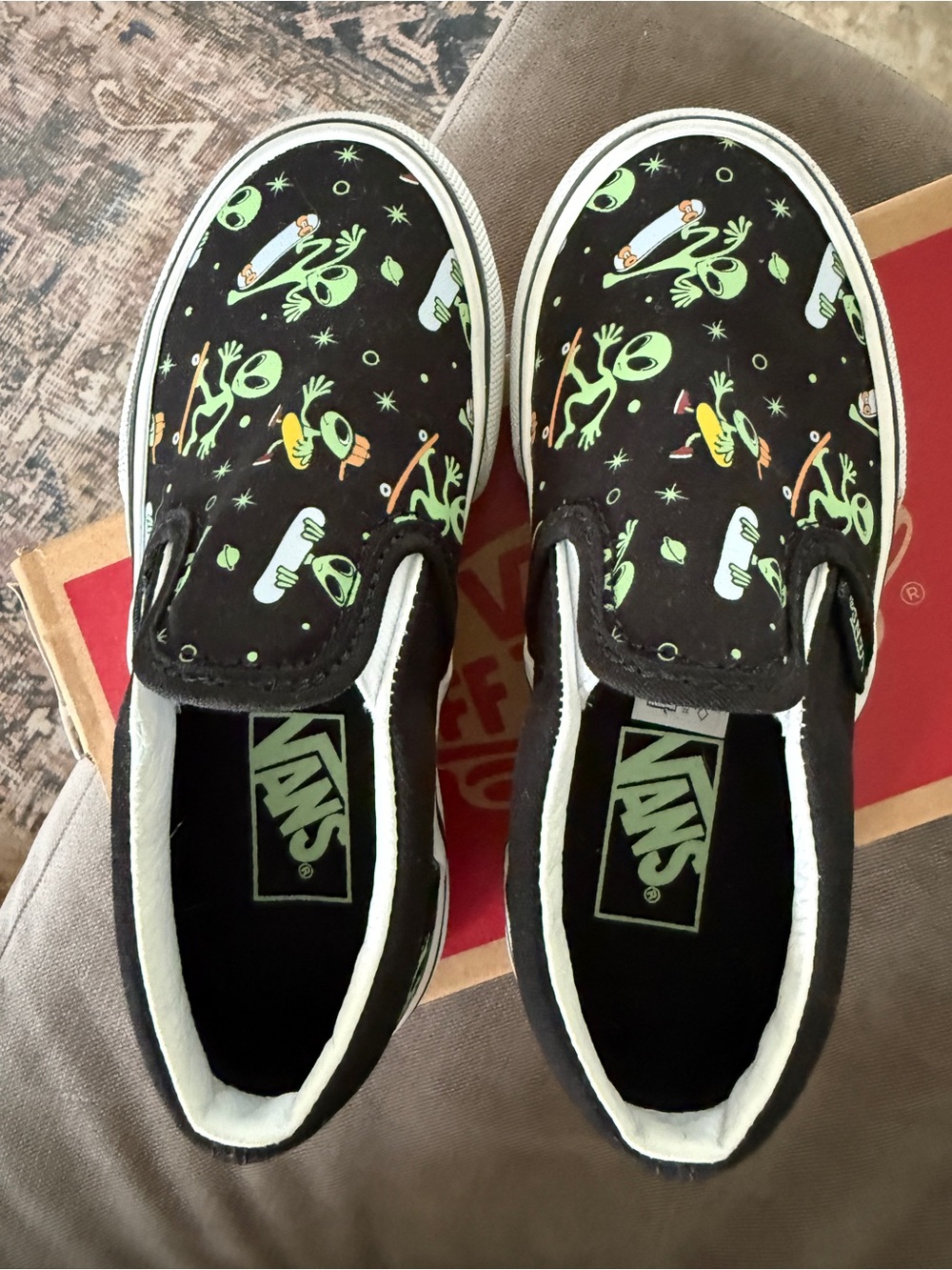 Brand New w/ Box!Vans Kids Glow-in-the-dark Slip-Ons